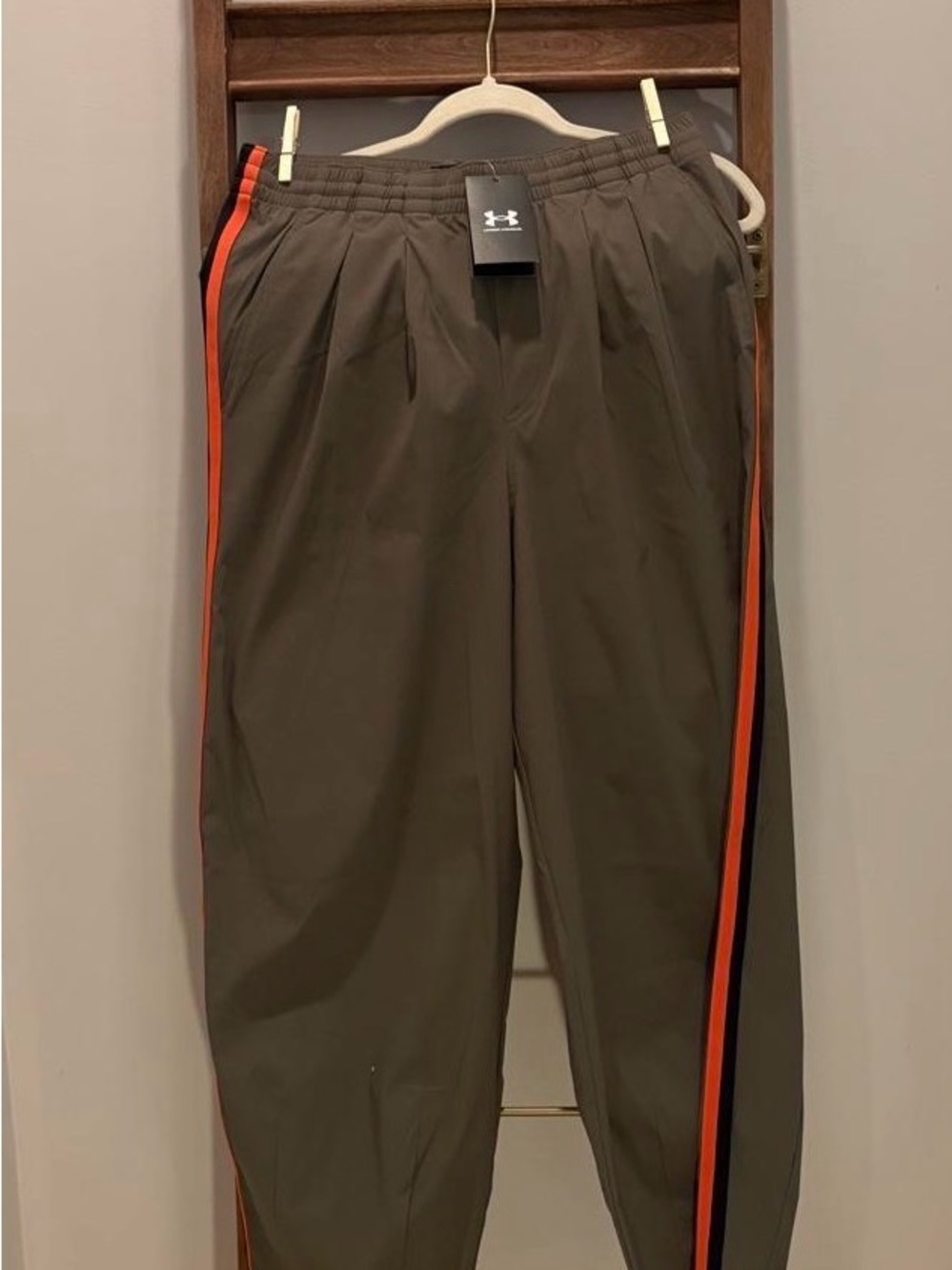 Under Armour Men's Olive Green Joggers with Orange Side Stripe. Sz S. (0006)